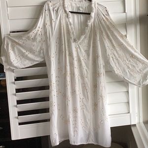 Sundance cream eyelet beach cover up. Easy wash and hang rayon. Embroidered